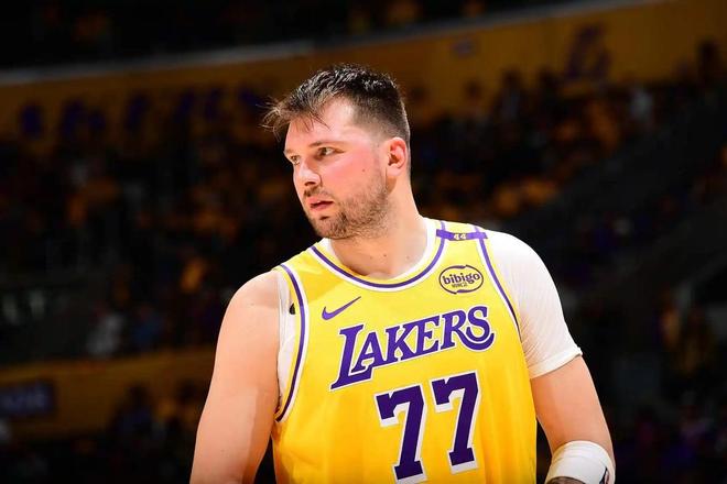 东契奇回归赛场,势不可挡首场状态亮眼,TL观众沸腾!的简单介绍 东契奇回归赛场,势不可挡首场状态亮眼,TL观众沸腾!的简单介绍