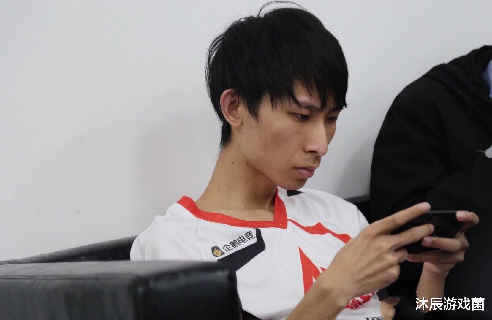 Faker在湖人比赛中逆转,回归赛场引发热议! Faker在湖人比赛中逆转,回归赛场引发热议!